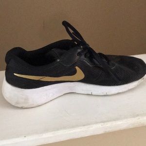 black nike sneakers